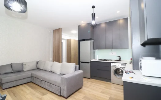 2 room apartment on Heratsi Street, 50 sq.m., 1/5 floor, high ceilings, major renovation