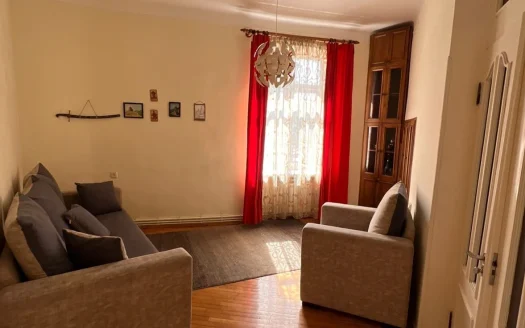 3 room apartment on Kievyan Street, 130 sq.m., 2/5 floor, high ceilings, cosmetic renovation