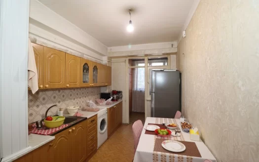 3 room apartment, Aram Khachatryan Street in Arabkir, 85 sq.m., 5/12 floor, multiple balconies