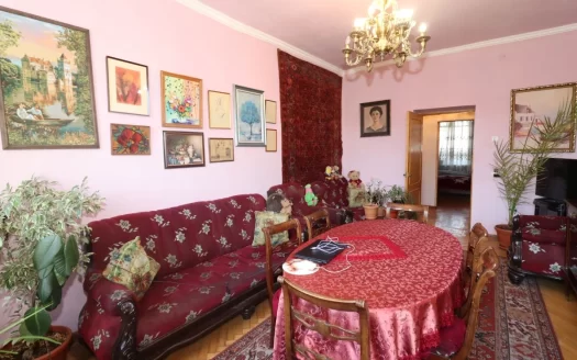 3 room apartment on Komitas Avenue in Arabkir, 86 sq.m., 4/5 floor, high ceilings