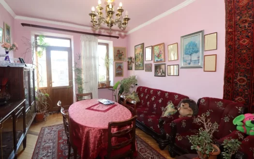 3 room apartment on Komitas Avenue in Arabkir, 86 sq.m., 4/5 floor, high ceilings