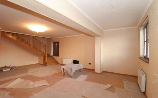 A 6-room duplex apartment is for sale, Davtashen 4th district, 10-11/11 floor