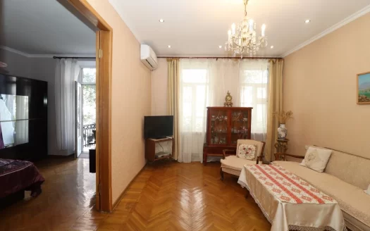 3 room apartment on Amiryan Street, 90 sq.m., 3/5 floor, high ceilings, multiple balconies