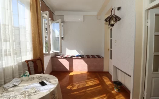 3 room apartment on Amiryan Street, 90 sq.m., 3/5 floor, high ceilings, multiple balconies