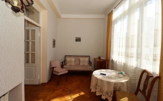 3 room apartment on Amiryan Street, 90 sq.m., 3/5 floor, high ceilings, multiple balconies