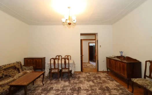 2 room apartment on Isahakyan Street, 70 sq.m., 2/5 floor, high ceilings, cosmetic renovation