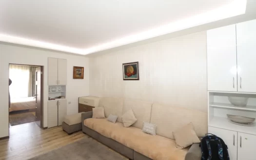 3 room apartment, Griboyedov street, 99 sq.m., 3/5 floor, major renovation, stone building