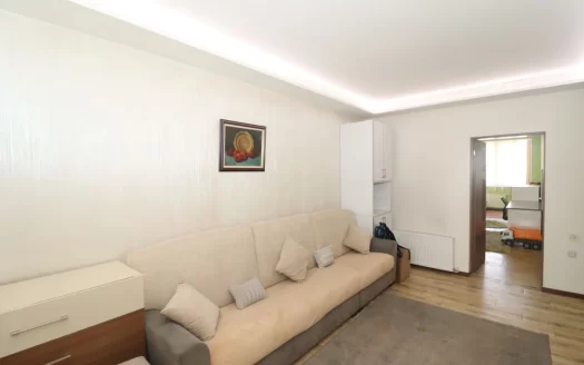 3 room apartment, Griboyedov street, 99 sq.m., 3/5 floor, major renovation, stone building