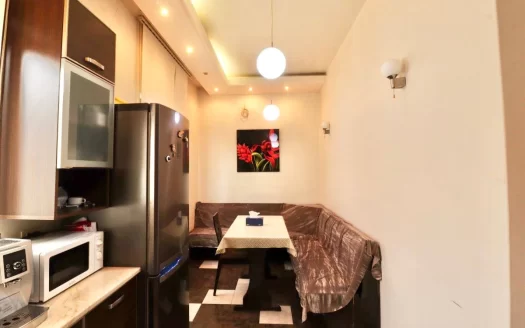 2 room apartment, Mesrop Mashtots avenue in centre, 57 sq.m., 3/5 floor, high ceilings