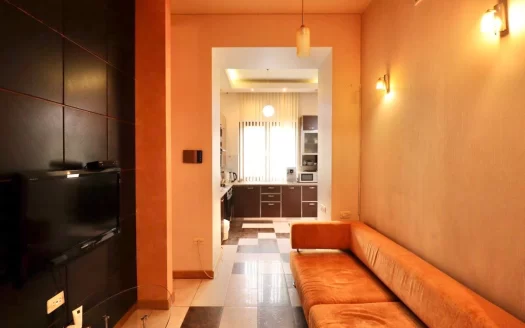 2 room apartment, Mesrop Mashtots avenue in centre, 57 sq.m., 3/5 floor, high ceilings
