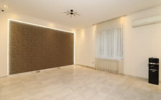 3 room apartment on Saryan Street in the center, 107 sq.m., 2/5 floor, high ceilings
