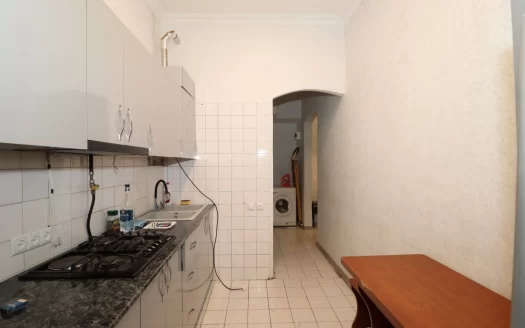 3 room apartment on Mashtots Avenue in the center, 55 sq.m., 1/5 floor, high ceilings