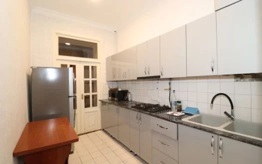3 room apartment on Mashtots Avenue in the center, 55 sq.m., 1/5 floor, high ceilings