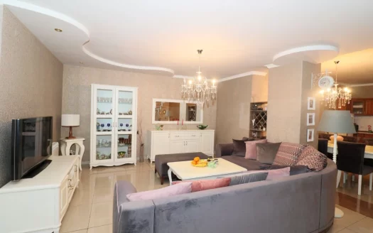 4 room apartment, Mesrop Mashtots avenue in Kentron, 132 sq.m., high ceilings