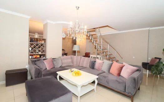 4 room apartment, Mesrop Mashtots avenue in Kentron, 132 sq.m., high ceilings