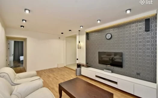 A 3 room apartment is for rent, Buzand street, 78 sq.m., 3/5 floor, major renovation