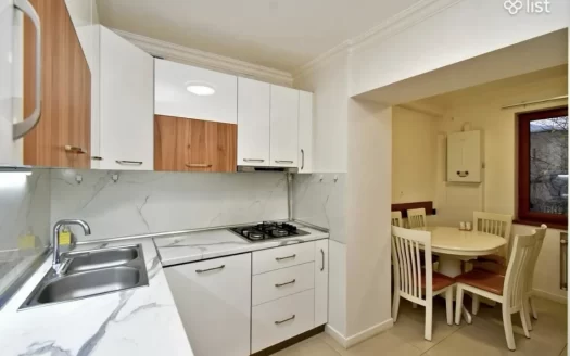 A 3 room apartment is for rent, Buzand street, 78 sq.m., 3/5 floor, major renovation