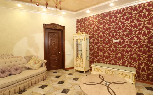 3 room apartment on Vardanants Street in the center, 100 sq.m., 3/5 floor, high ceilings