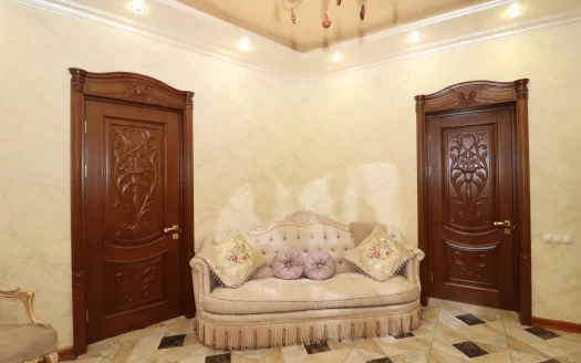 3 room apartment on Vardanants Street in the center, 100 sq.m., 3/5 floor, high ceilings