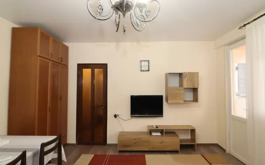 2 room apartment on Yervand Kochar Street in the center, 52 sq.m., 13/15 floor, high ceilings