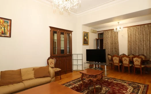 4 room apartment on Tpagrichner Street in the center, 180 sq.m., 2/4 floor