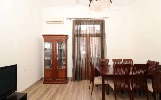3 room apartment on Teryan Street in the center, 100 sq.m., 3/4 floor, high ceilings