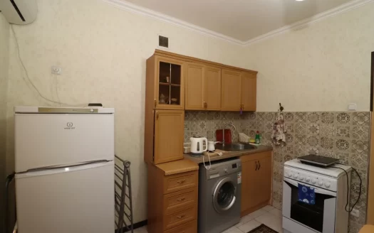 1 room apartment on Abovyan Street in the center, 40 sq.m., 3/5 floor, high ceilings, stone building