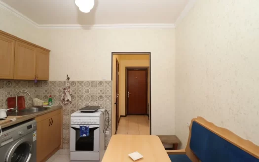 1 room apartment on Abovyan Street in the center, 40 sq.m., 3/5 floor, high ceilings, stone building