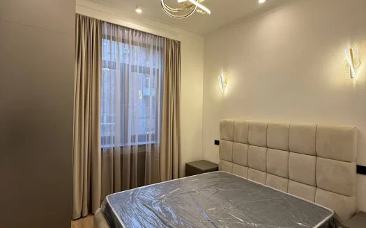 2 room apartment on Derenik Demirchyan Street in the center, 39 sq.m., 3/5 floor, high ceilings