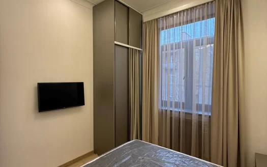 2 room apartment on Derenik Demirchyan Street in the center, 39 sq.m., 3/5 floor, high ceilings