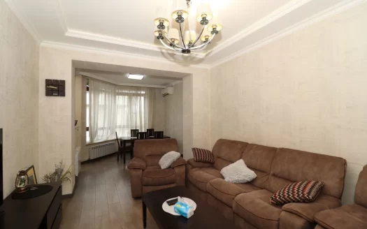 4 room apartment on Komitas Avenue in Arabkir, 102 sq.m., 4/5 floor, high ceilings