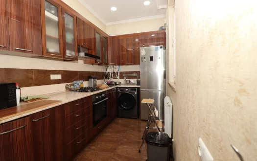 4 room apartment on Komitas Avenue in Arabkir, 102 sq.m., 4/5 floor, high ceilings