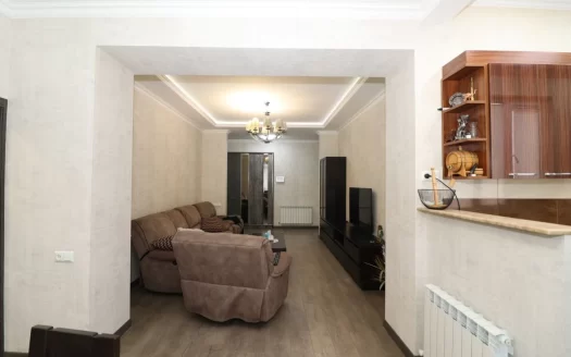 4 room apartment on Komitas Avenue in Arabkir, 102 sq.m., 4/5 floor, high ceilings