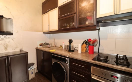 3 room apartment on Baghramyan Avenue in Arabkir, 76 sq.m., high ceilings, stone building