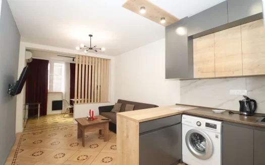 2 room apartment on Saryan Street in the center, 54 sq.m., 3/7 floor, high ceilings, stone building
