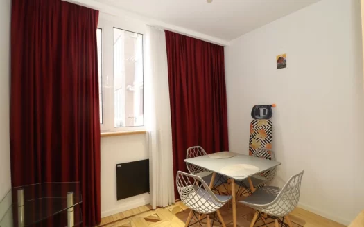 2 room apartment on Saryan Street in the center, 54 sq.m., 3/7 floor, high ceilings, stone building