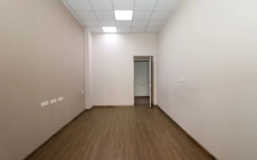 A 3 room apartment, Paronyan street, cosmetic renovation, 100 sq.m., 2/4 floor