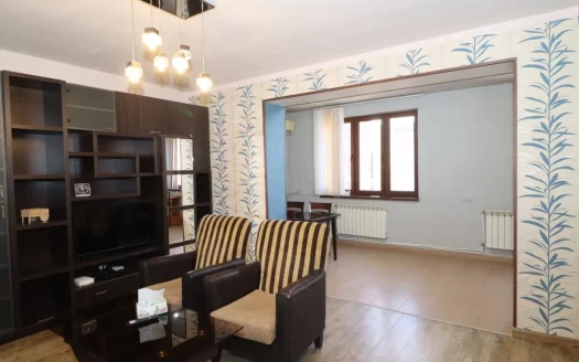 2 room apartment on Zakian Street in the center, 63 sq.m., 2/6 floor, stone building