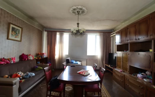 3 room apartment on Khanjyan Street in the center, 113 sq.m., 2 bathrooms, high ceilings