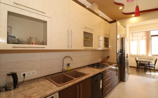 A 3 room apartment, for rent, 93 sq.m., Tigran Mets avenue, major renovation, 3/5 floor
