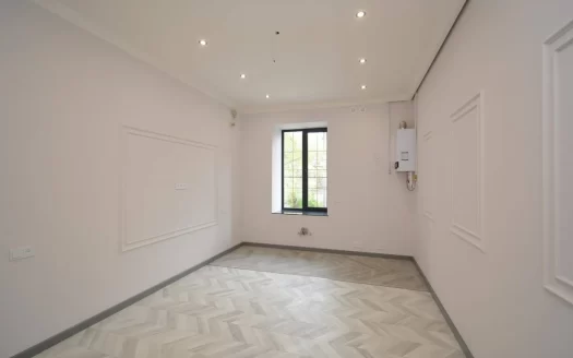 3 room apartment on Paronyan Street in the center, 67 sq.m., 2/4 floor, high ceilings