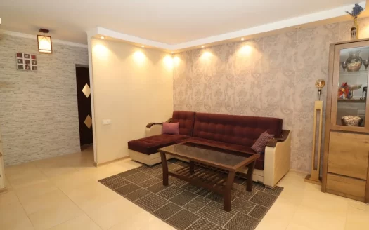 3 room apartment on Leningradyan Street in Ajapnyak, 76 sq.m., 2/4 floor, stone building