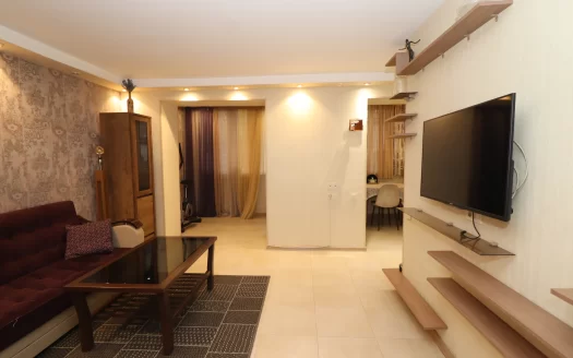 3 room apartment on Leningradyan Street in Ajapnyak, 76 sq.m., 2/4 floor, stone building
