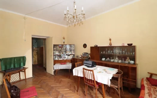 2 room apartment on Saryan Street in the center, 54 sq.m., 3/5 floor, high ceilings, stone building