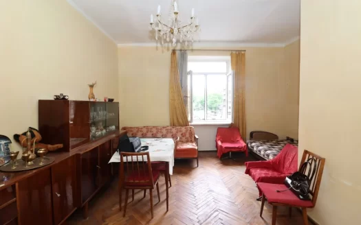 2 room apartment on Saryan Street in the center, 54 sq.m., 3/5 floor, high ceilings, stone building